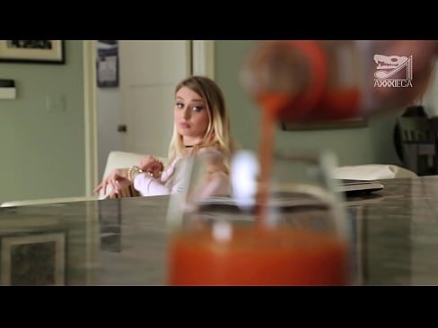 ❤️ A rapaza quente de tetas grandes e coña axustada recibe unha polla do perdedor, pero moi dura ❌ Porno duro en nós ☑